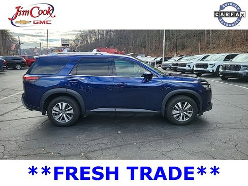 Used 2023 Nissan Pathfinder SL w/ Black Appearance Package image 8