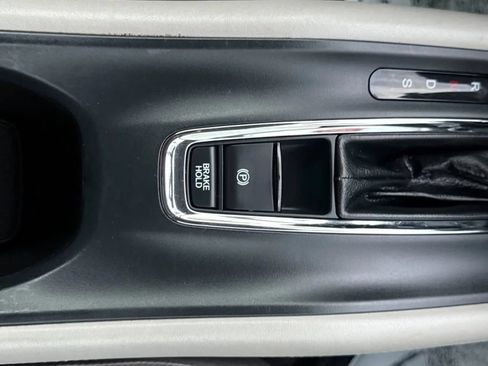 Used 2017 Honda HR-V EX image 25