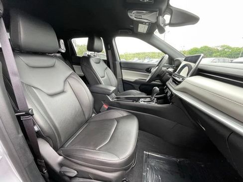 Used 2025 Jeep Compass Limited AWD/4WD image 29