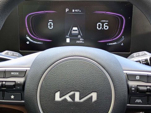 Used 2025 Kia Sportage LX FWD image 26