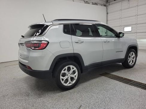Used 2024 Jeep Compass Latitude AWD/4WD image 3