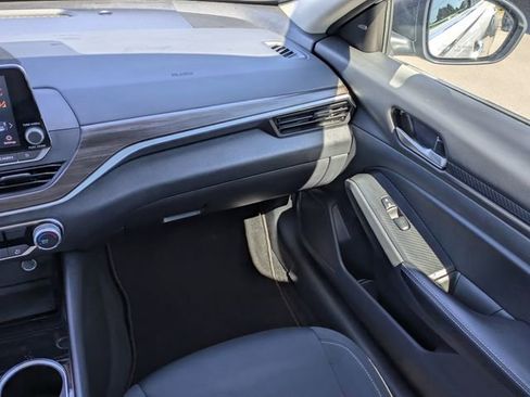 Used 2024 Nissan Altima 2.5 SV image 17