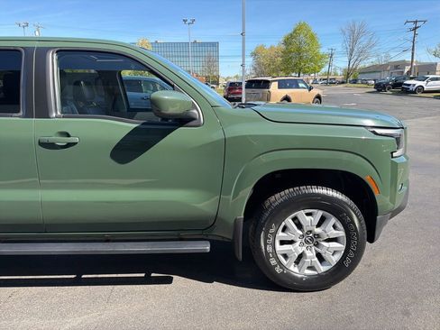 Used 2022 Nissan Frontier SV w/ SV Premium Package AWD/4WD image 6