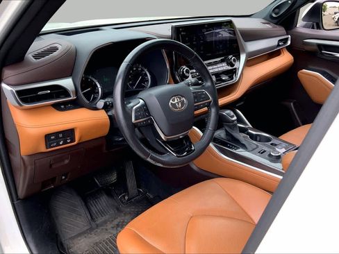 Used 2021 Toyota Highlander Platinum AWD/4WD image 18