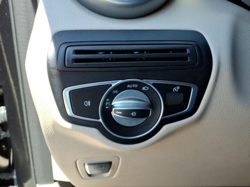 Used 2019 Mercedes-Benz GLC 350e 4MATIC image 16