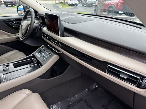 Certified 2022 Lincoln Aviator Reserve w/ Equipment Group 201A image 23