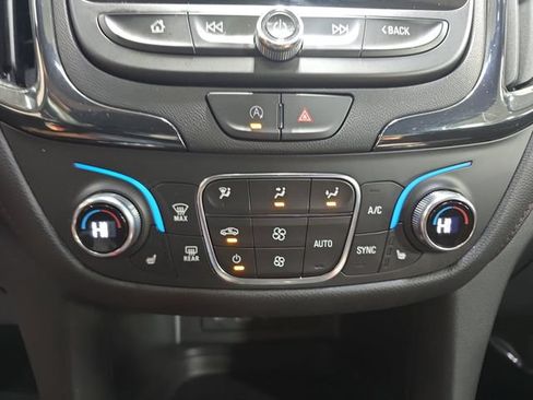 Used 2023 Chevrolet Equinox RS AWD/4WD image 23