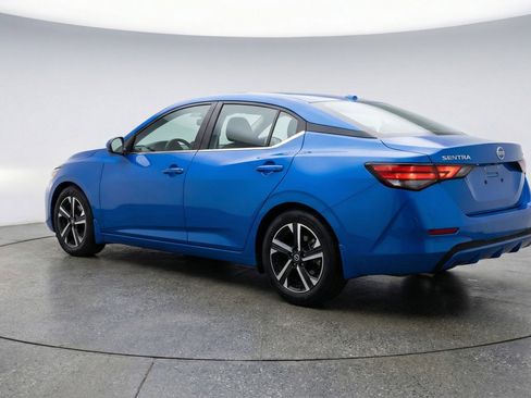 Used 2025 Nissan Sentra SV image 6