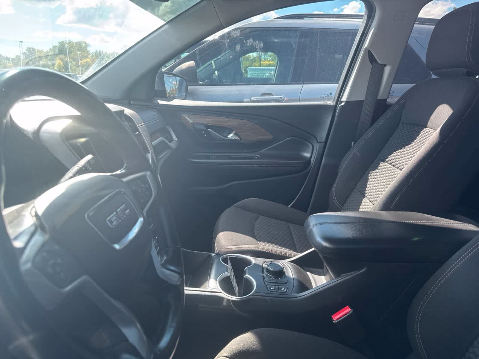 Used 2020 GMC Terrain SLE w/ Driver Convenience Package FWD image 3