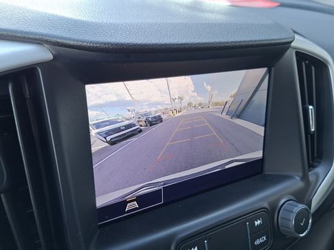 Used 2023 GMC Terrain SLE w/ Driver Convenience Package image 13