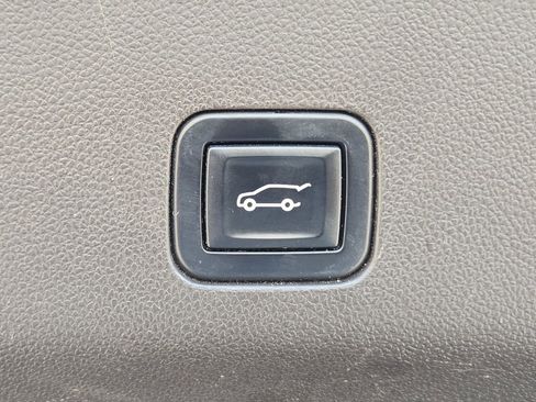 Used 2022 Chevrolet Tahoe LT w/ Luxury Package image 11