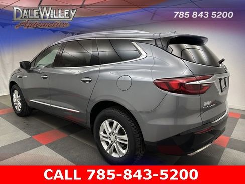 Used 2021 Buick Enclave Essence image 4