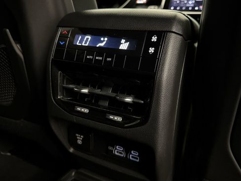 Used 2022 Jeep Grand Cherokee L Laredo image 32