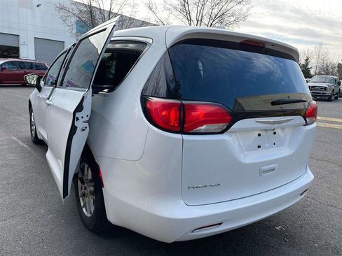 Used 2017 Chrysler Pacifica LX image 18