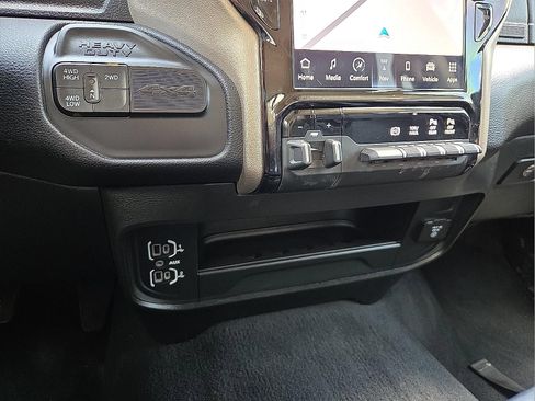 Used 2024 RAM 2500 Laramie w/ Safety Group AWD/4WD image 19