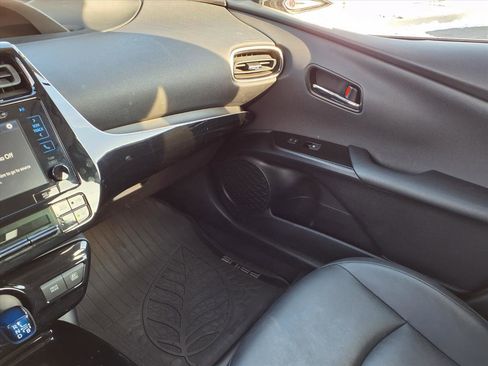 Used 2017 Toyota Prius Four image 28