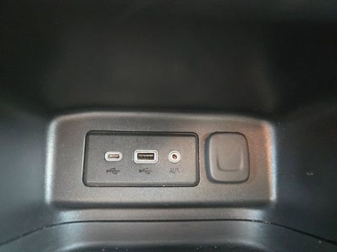 Used 2024 Chevrolet Equinox LT image 36