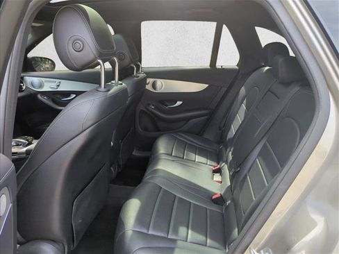 Used 2019 Mercedes-Benz GLC 300 4MATIC image 19