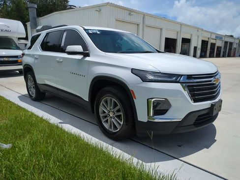 Certified 2023 Chevrolet Traverse LT FWD image 2