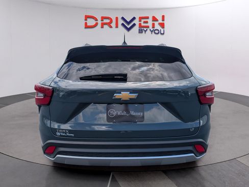 Used 2025 Chevrolet Trax LT image 4