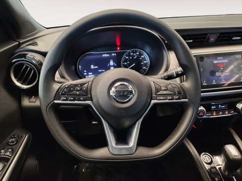 Used 2019 Nissan Kicks SV image 18