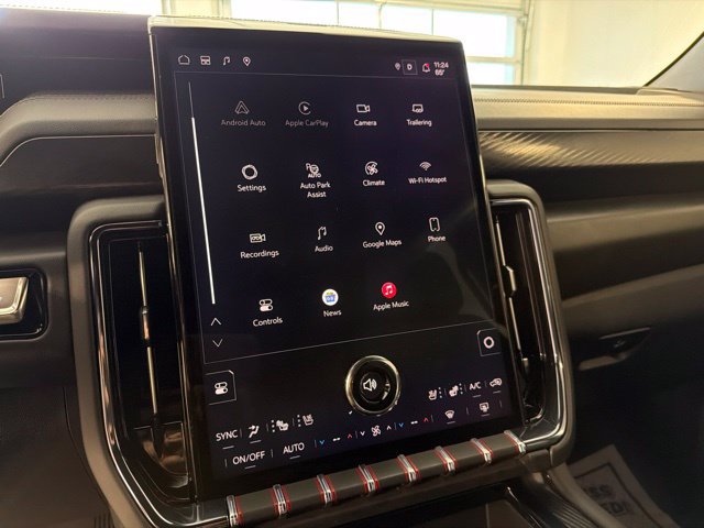 Used 2025 GMC Yukon XL AT4 w/ AT4 Premium Package AWD/4WD image 17