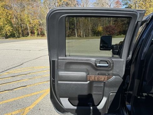 Used 2021 GMC Sierra 2500 Denali w/ Denali Ultimate Package image 16