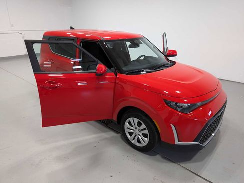 Used 2025 Kia Soul LX FWD image 16