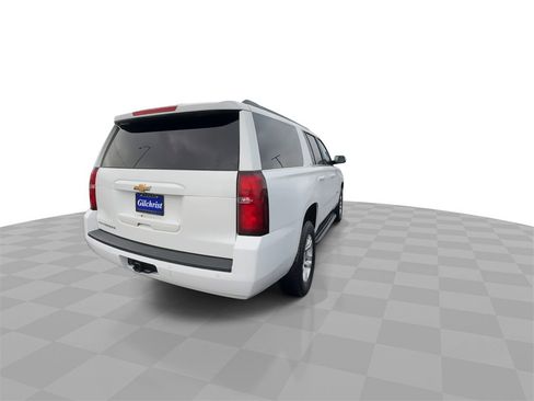 Used 2019 Chevrolet Suburban LT image 7