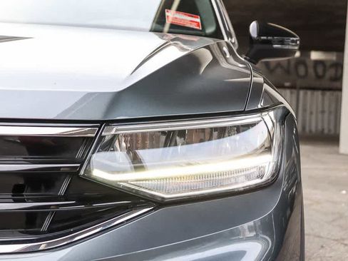 Used 2023 Volkswagen Tiguan SE R-Line image 7