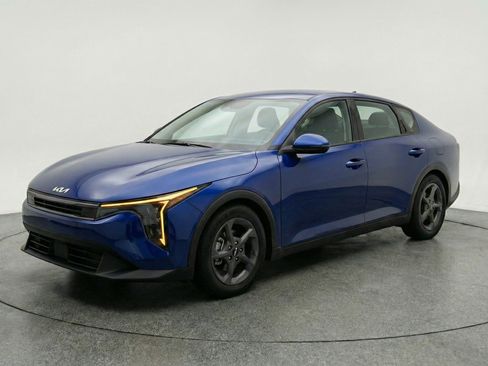 Used 2025 Kia K4 FWD image 3