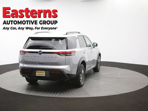 Used 2025 Nissan Pathfinder SV FWD image 43