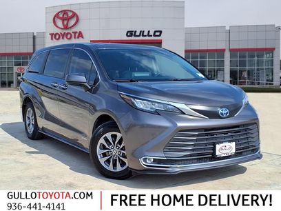 Certified 2021 Toyota Sienna XLE