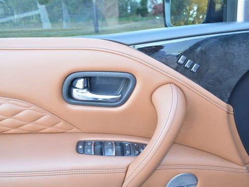 Used 2024 INFINITI QX80 Sensory image 18