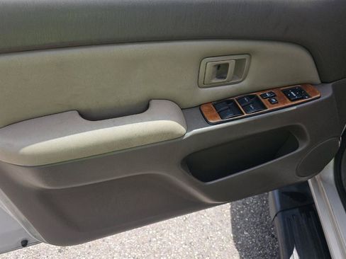 Used 2000 Toyota 4Runner SR5 w/ Upgrade Value Pkg 2 RWD image 12