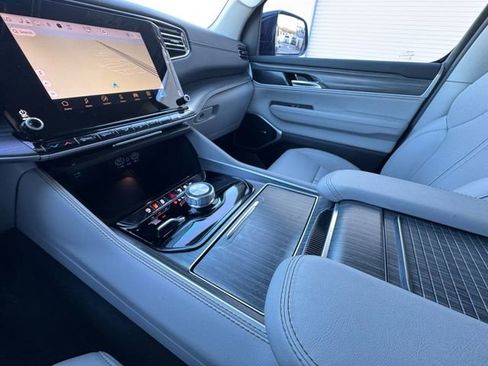 Used 2024 Jeep Wagoneer Series II w/ Flexible Seating Group image 10