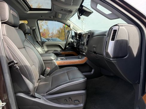 Used 2018 Chevrolet Silverado 2500 High Country image 11