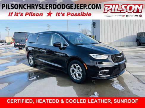 Used 2024 Chrysler Pacifica Limited image 1