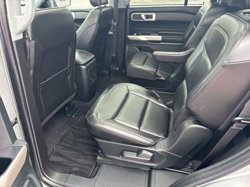 Used 2023 Ford Explorer XLT w/ Equipment Group 202A AWD/4WD image 17