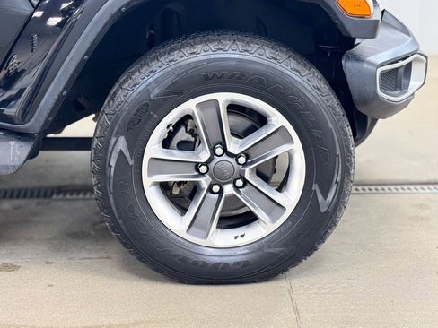 Used 2021 Jeep Wrangler Unlimited Sahara image 6