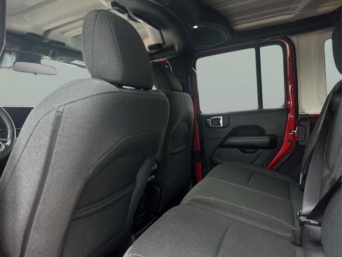 Used 2024 Jeep Wrangler Sahara image 18