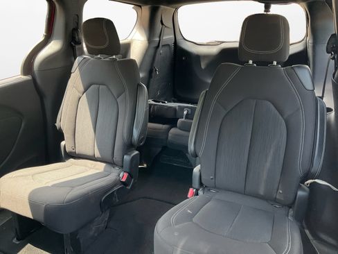 Used 2019 Chrysler Pacifica Touring Plus FWD image 13