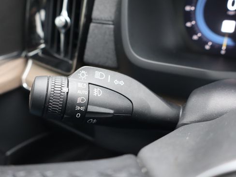 Used 2025 Volvo XC90 B5 Plus image 22