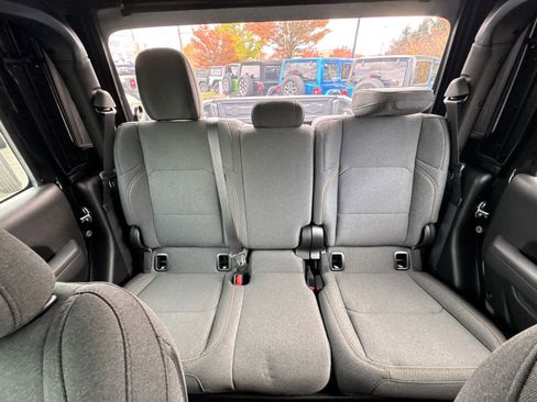 New 2025 Jeep Gladiator Sport image 28