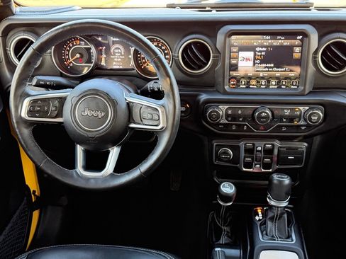 Used 2019 Jeep Wrangler Unlimited Sahara AWD/4WD image 15