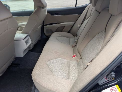 Used 2018 Toyota Camry LE FWD image 19