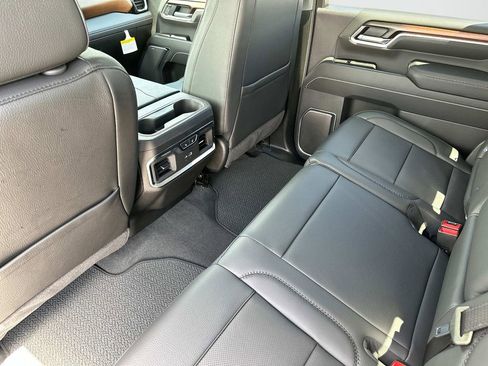 New 2025 GMC Sierra 2500 Denali w/ Denali Reserve Package image 17