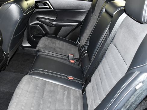 Used 2024 Mitsubishi Outlander SE AWD/4WD image 48