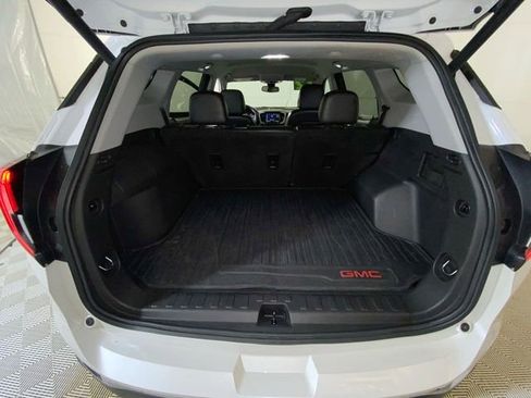 Used 2022 GMC Terrain SLT w/ Infotainment Package II image 11