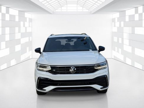 Used 2022 Volkswagen Tiguan SE R-Line FWD image 2
